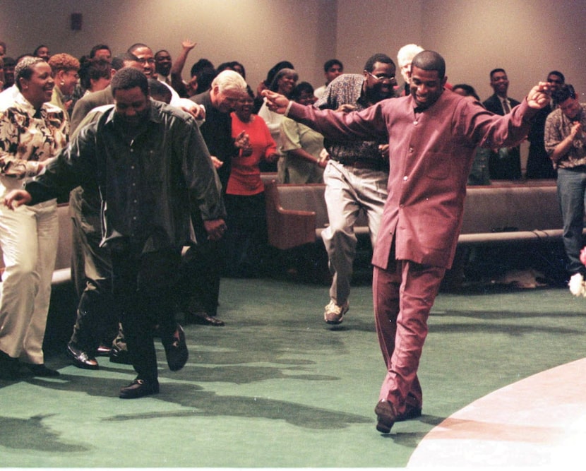 ORG XMIT: DN106 Dallas Cowboys cornerback Deion Sanders, dances during his 'Prime Time...