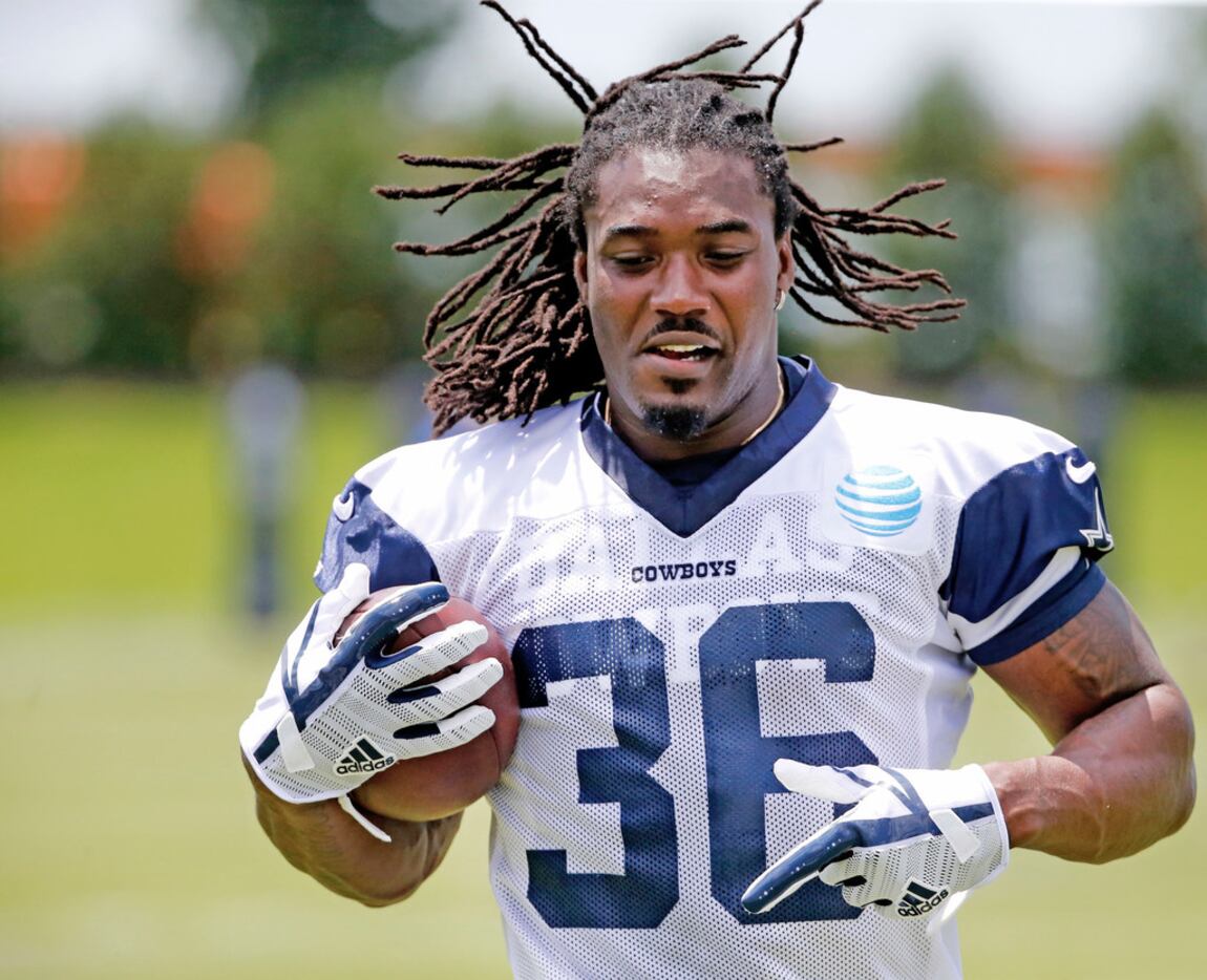 Ezekiel Elliott made sure Cowboys rookie Bo Scarbrough will