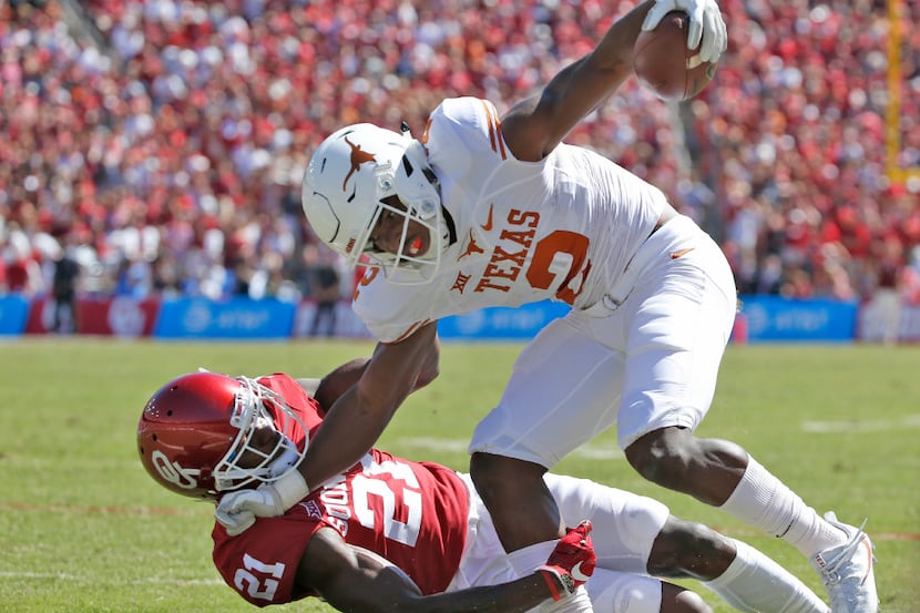 Texas Longhorns wide receiver Devin Duvernay (2) pushes Oklahoma Sooners safety Will...