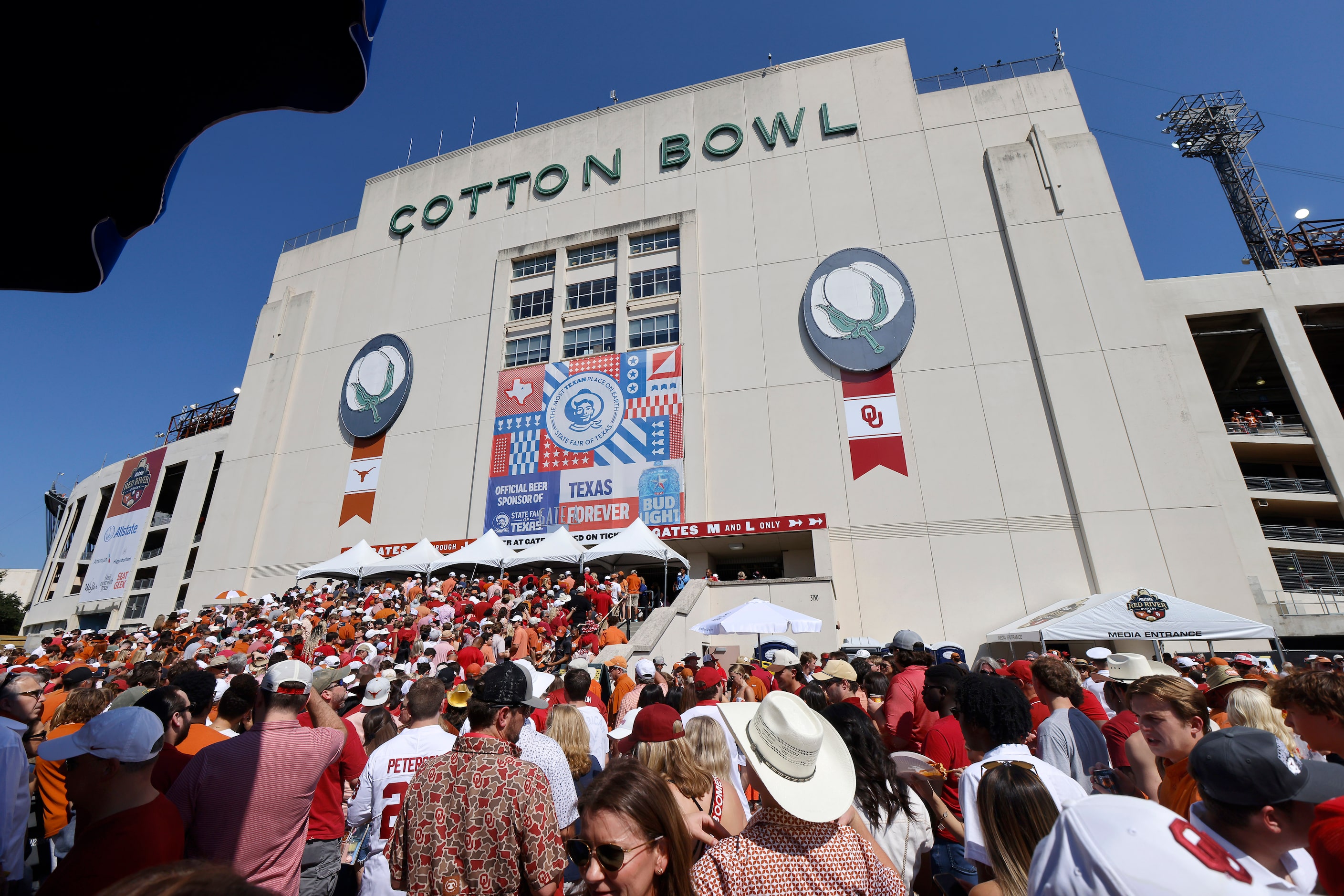 Texas Longhorns and Oklahoma Sooners fans arrive for the Red River Rivalry outside the...