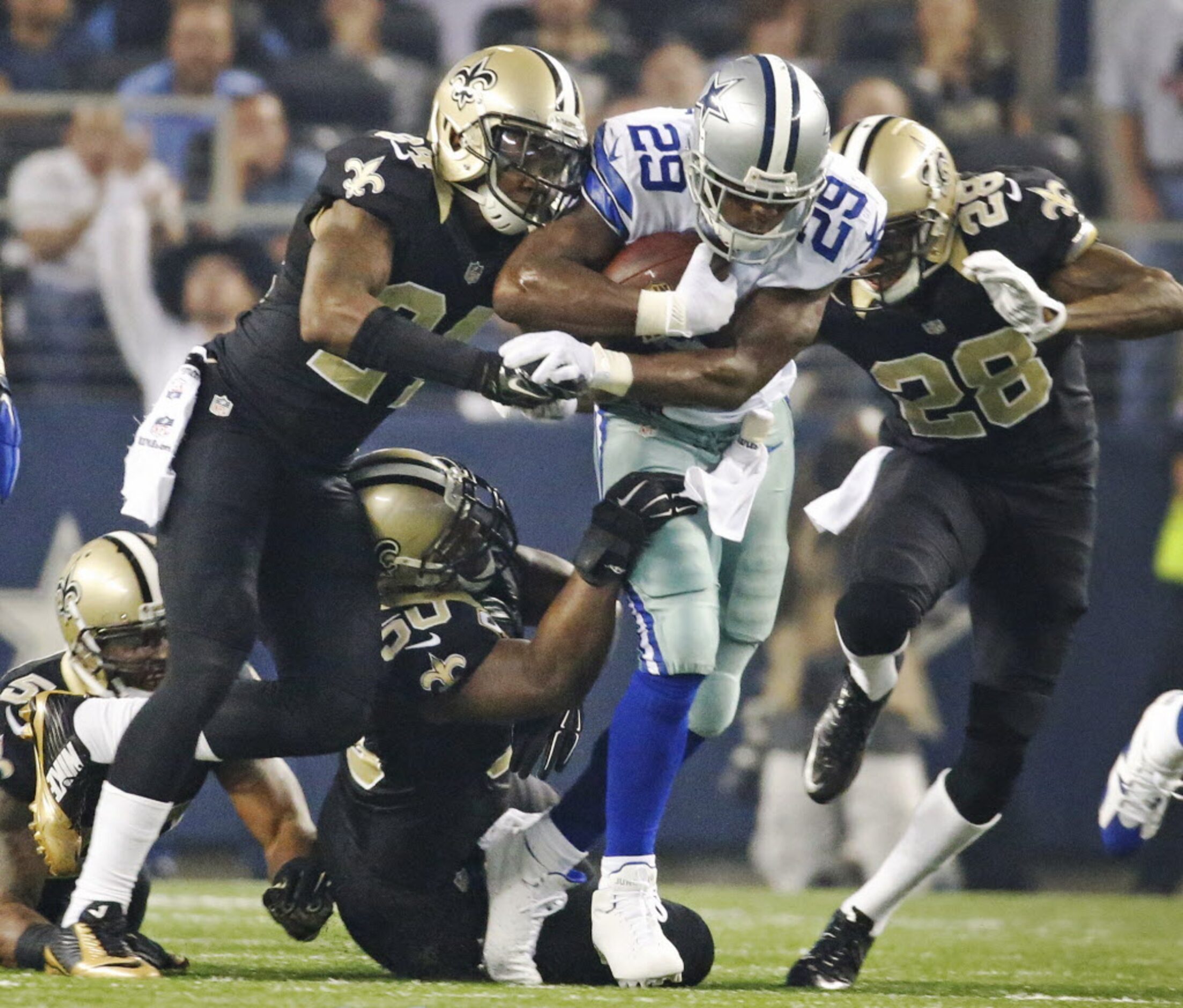 Dallas Cowboys running back DeMarco Murray (29) breaks through four New Orleans defenders on...