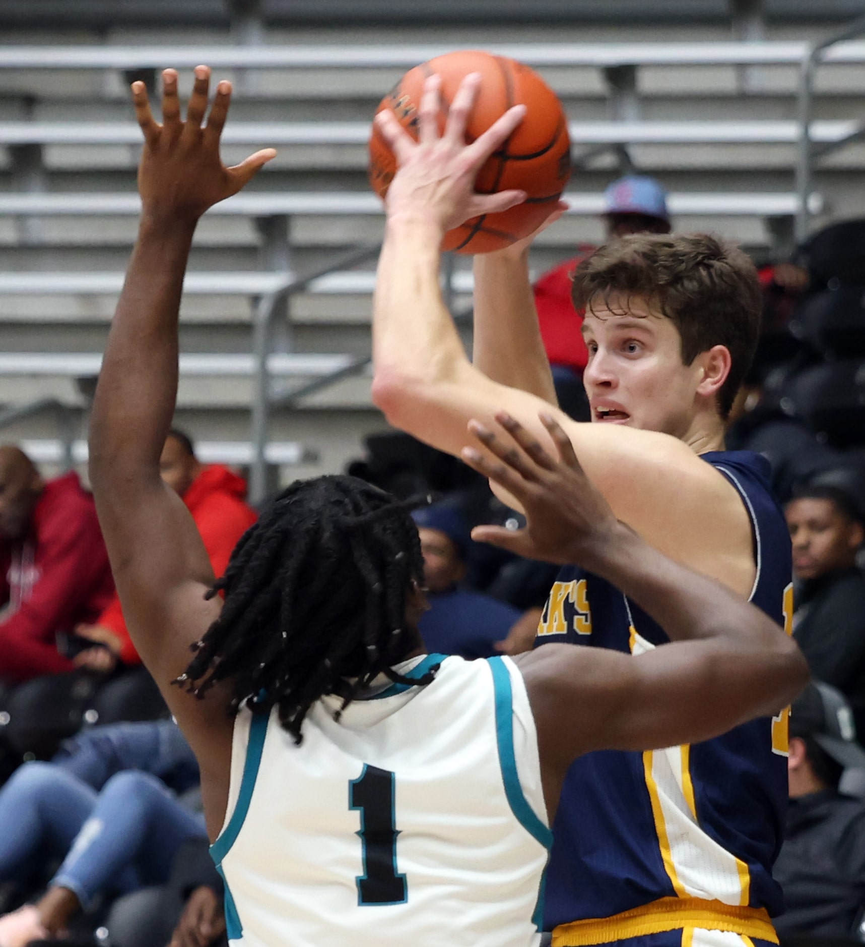 St. Mark's guard Luke Laczkowski (14), right, looks to pass as he is defended by Frisco...