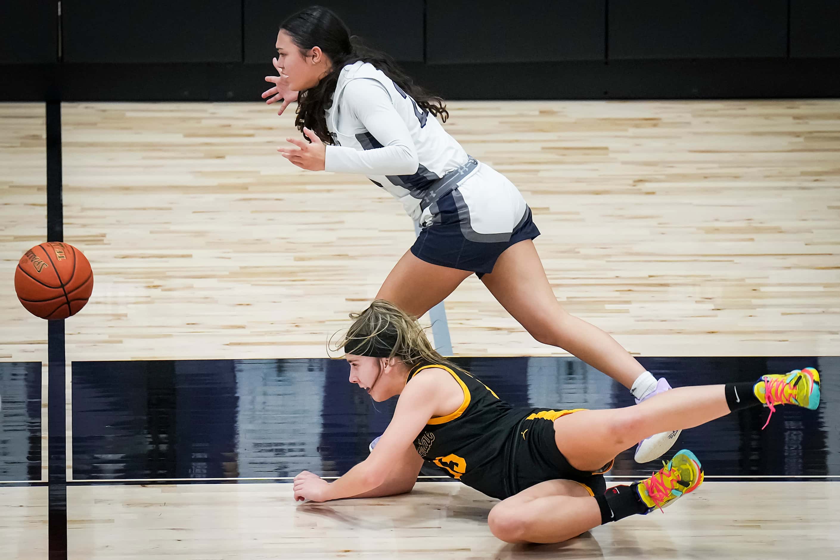 Wylie East's Aaliyah Halstied (22) and Frisco Memorial's Jordan Conerly (23) scramble for a...