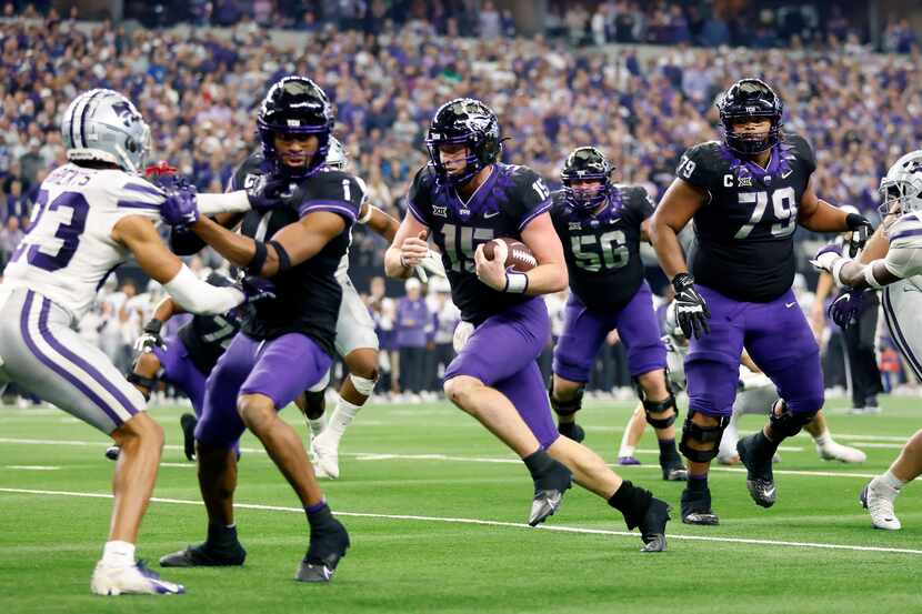 TCU Horned Frogs quarterback Max Duggan (15) keeps the ball and scores a touchdown late in...