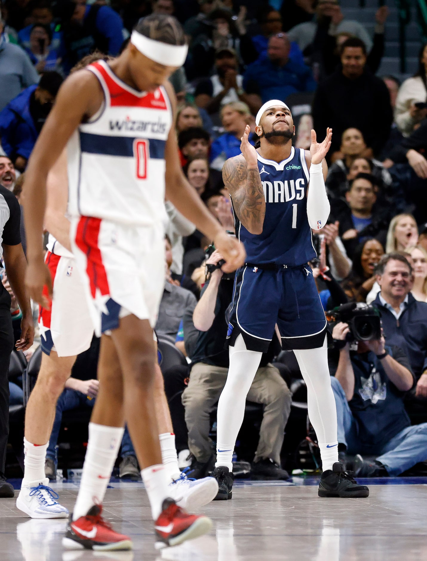 Dallas Mavericks guard Jaden Hardy (1) applauds as the Washington Wizards called a timeout...