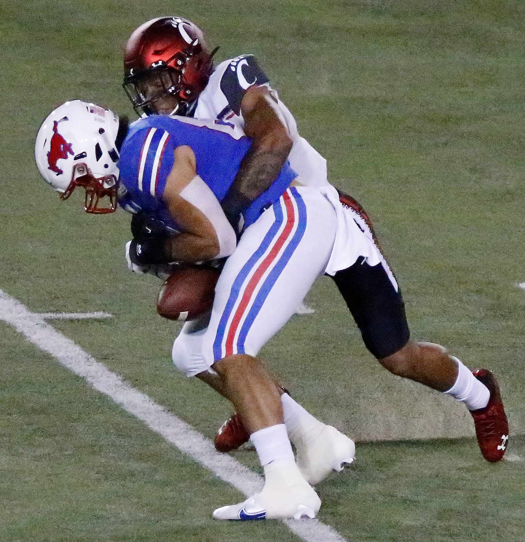 Southern Methodist Mustangs tight end Kylen Granson (83) was unable to hang onto this pass...