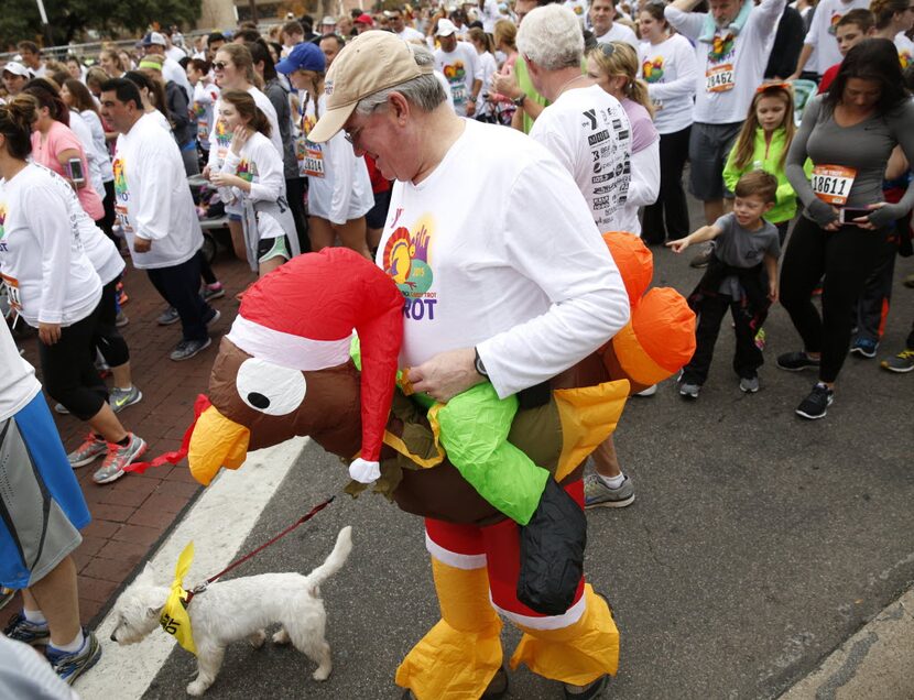 David Kent walks his dog at the Dallas Turkey Trot downtown. (2015 File Photo/Rose Baca)