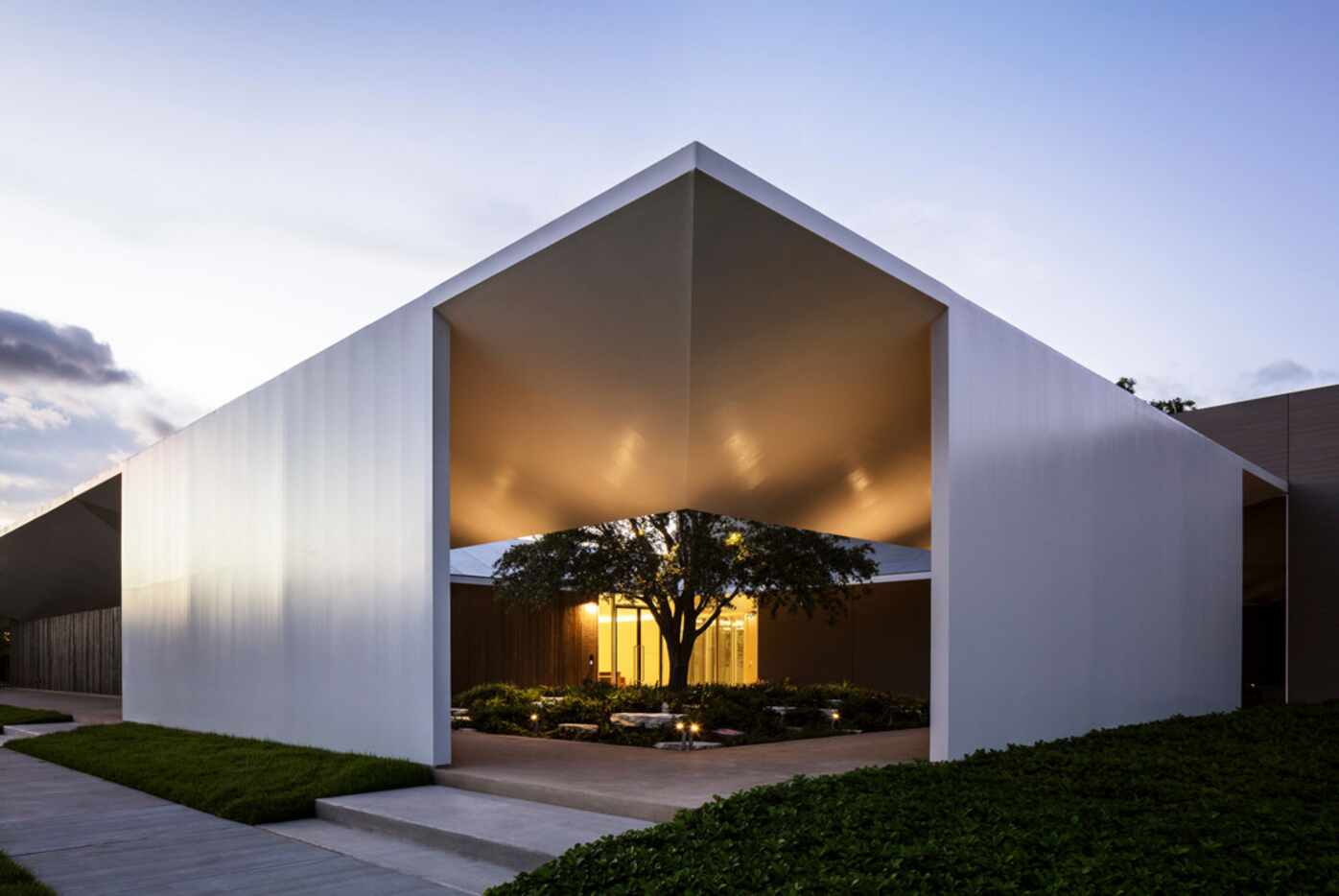 South elevation of the Louisa Stude Sarofim Building housing the Menil Drawing Institute, at...