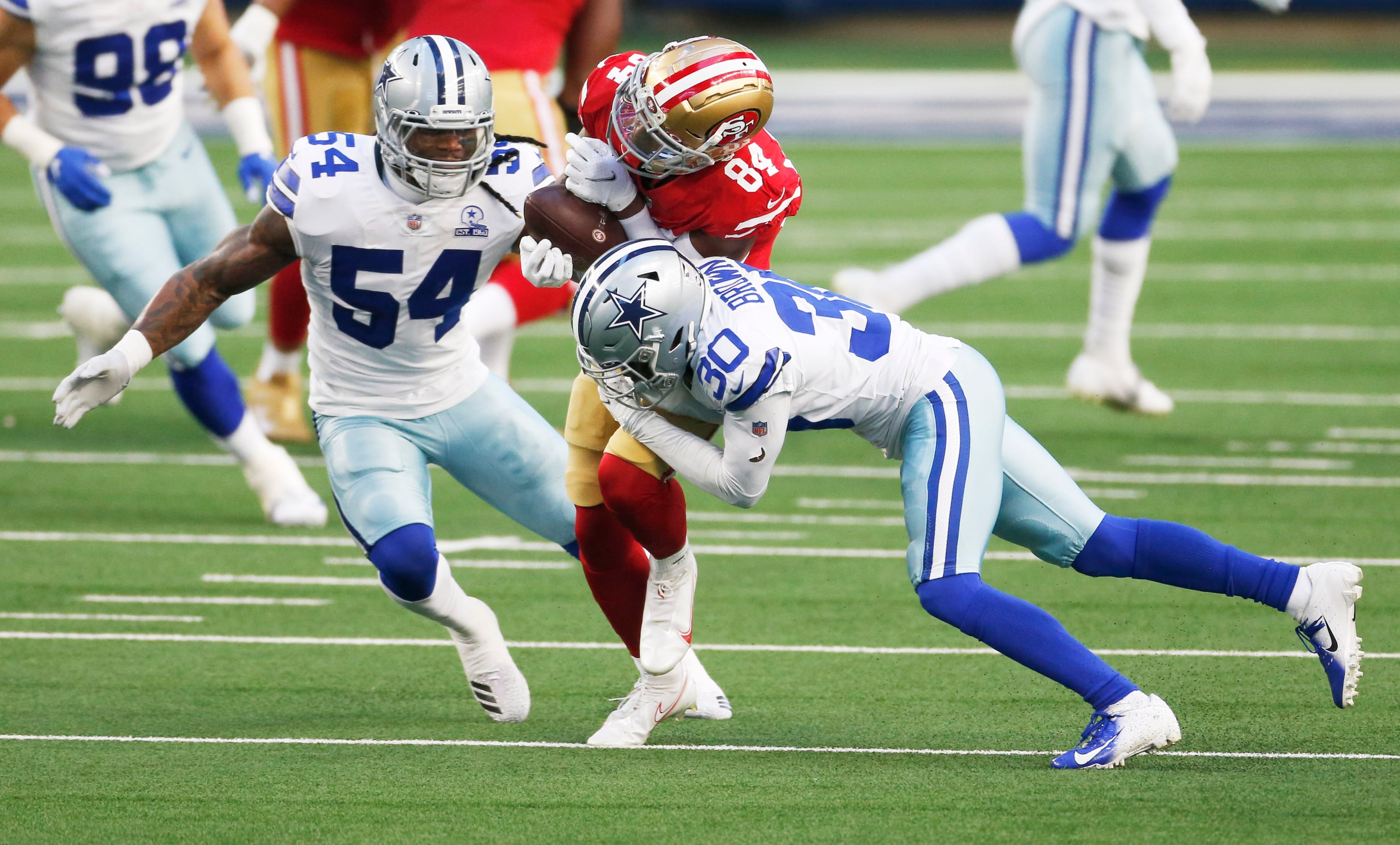 Tony Pollard's 2 touchdown lead Cowboys past 49ers