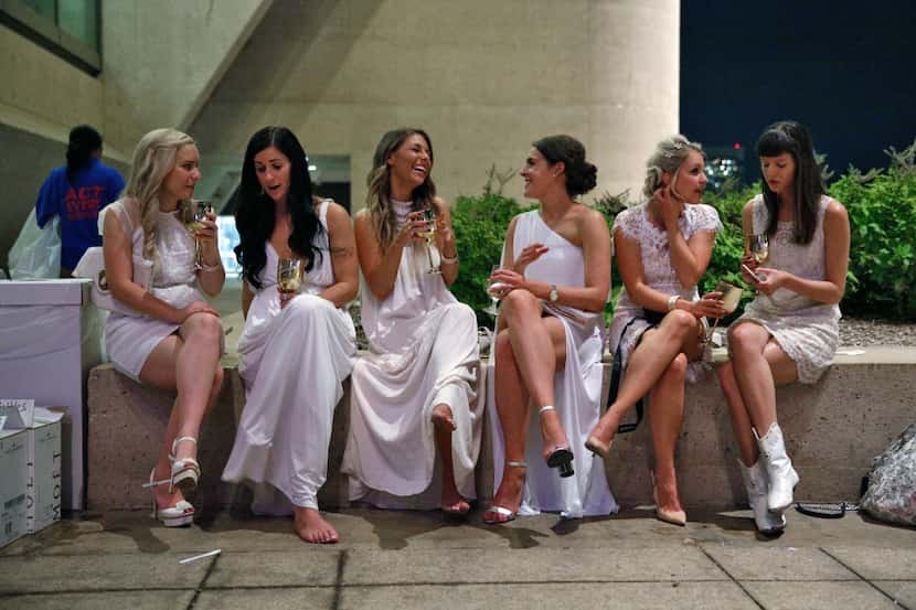 What to wear to Diner en Blanc Dallas? White, of course, and white only.