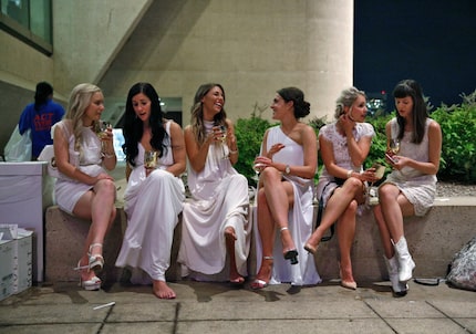 What to wear to Diner en Blanc Dallas? White, of course, and white only.