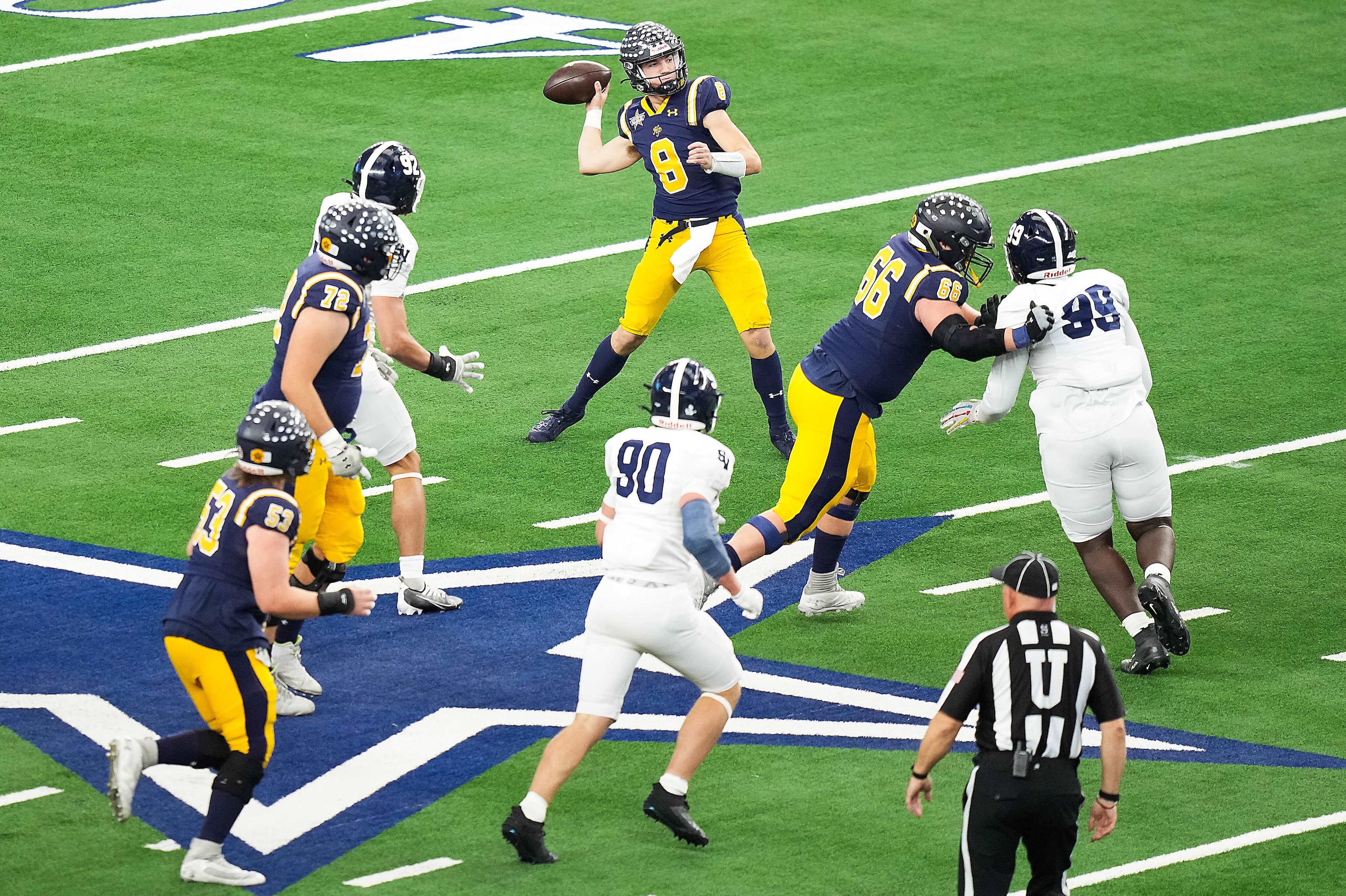 Highland Park quarterback Buck Randall (8) throws a pass during the first half of the Class...