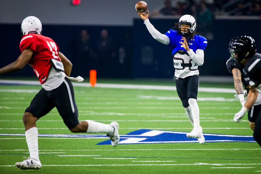 Texas Tech quarterback Jett Duffey (7) throws a pass during the Red Raiders' spring...