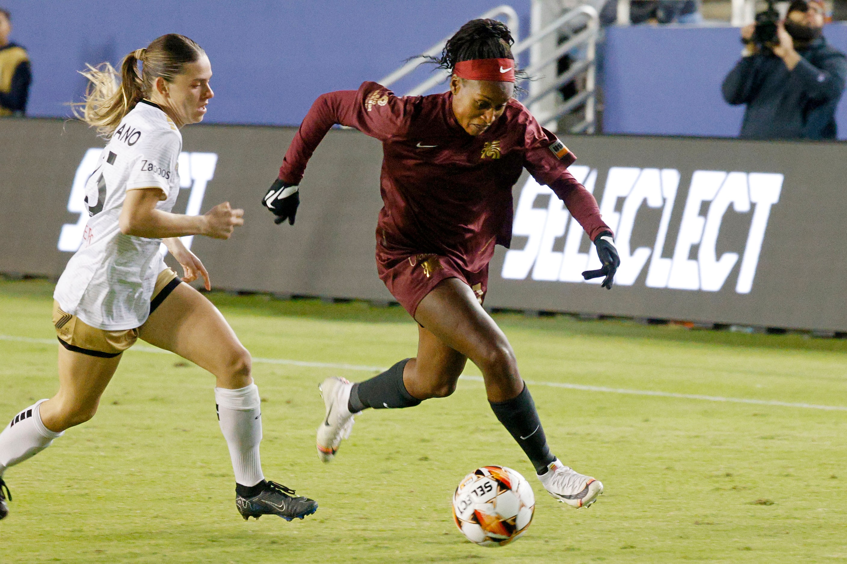 Dallas Trinity forward Chioma Ubogagu (14), right, controls the ball against Spokane Zephyr...