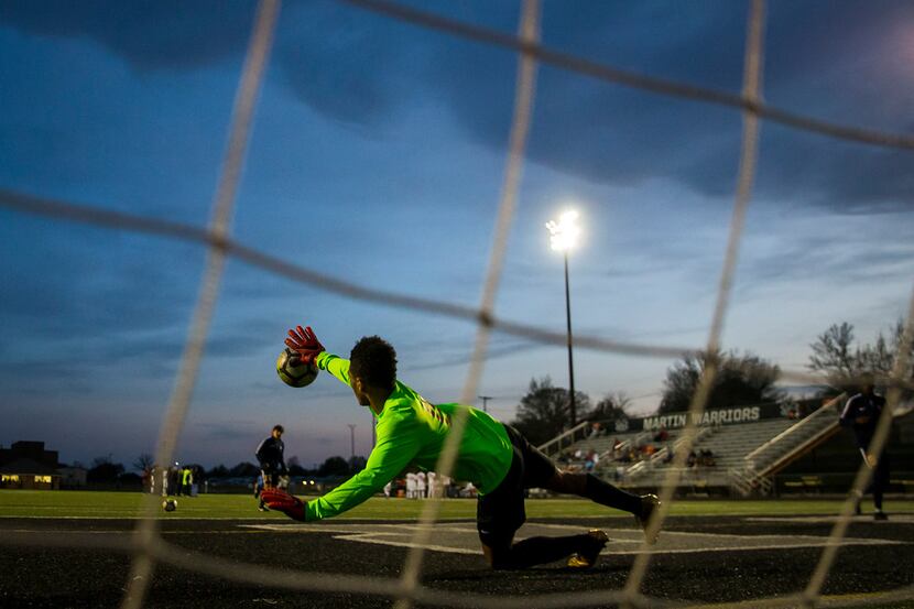 Arlington Lamar goalkeeper Jaylen Jones warms up before a high school soccer game against...