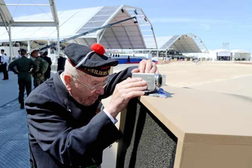 
A veteran from the commando squad of the French navy preserves the day on his video camera...