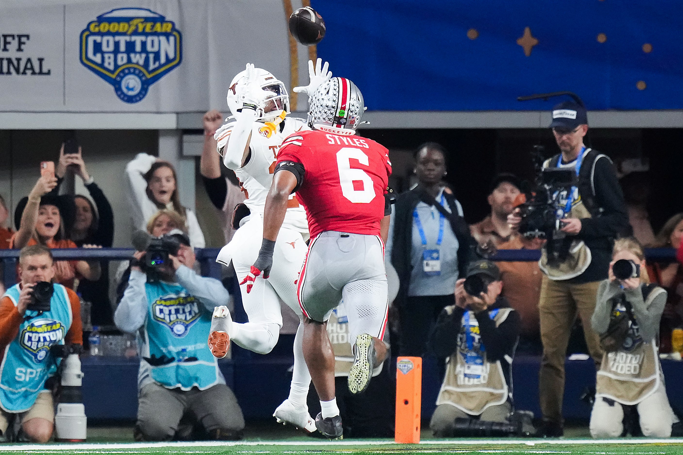 Texas running back Jaydon Blue (23) catches an 18-yard touchdown pass as Ohio State safety...