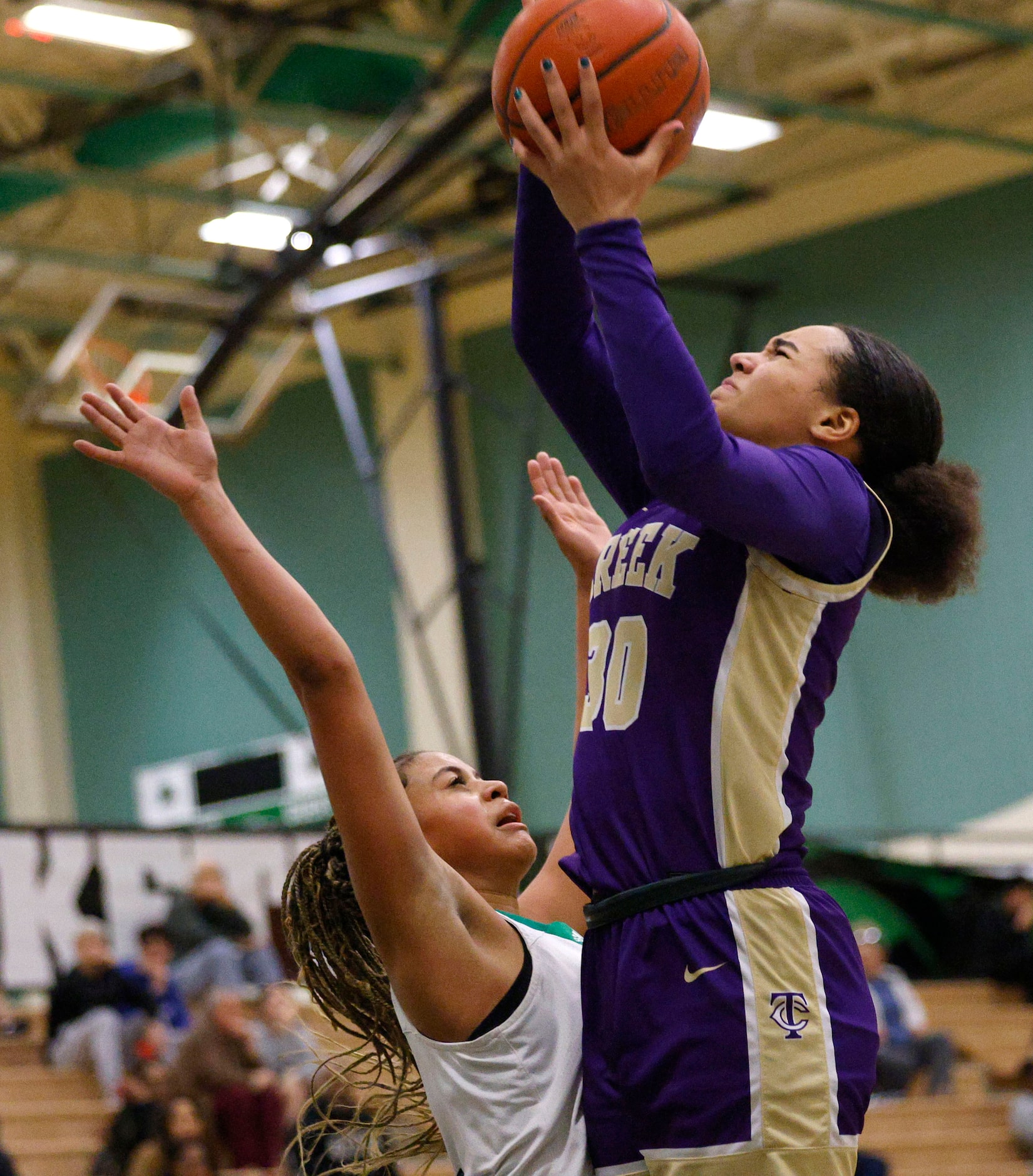 Keller Timber Creek's Kylee Hunt (30) shoots over Southlake Carroll's Gianna Jordan (2)...