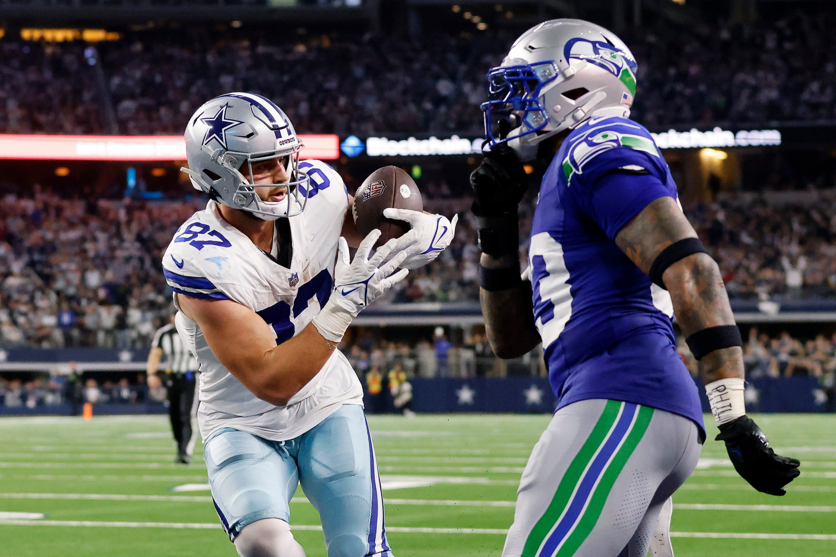 Dallas Cowboys tight end Jake Ferguson (87) catches the go-ahead touchdown pass against...