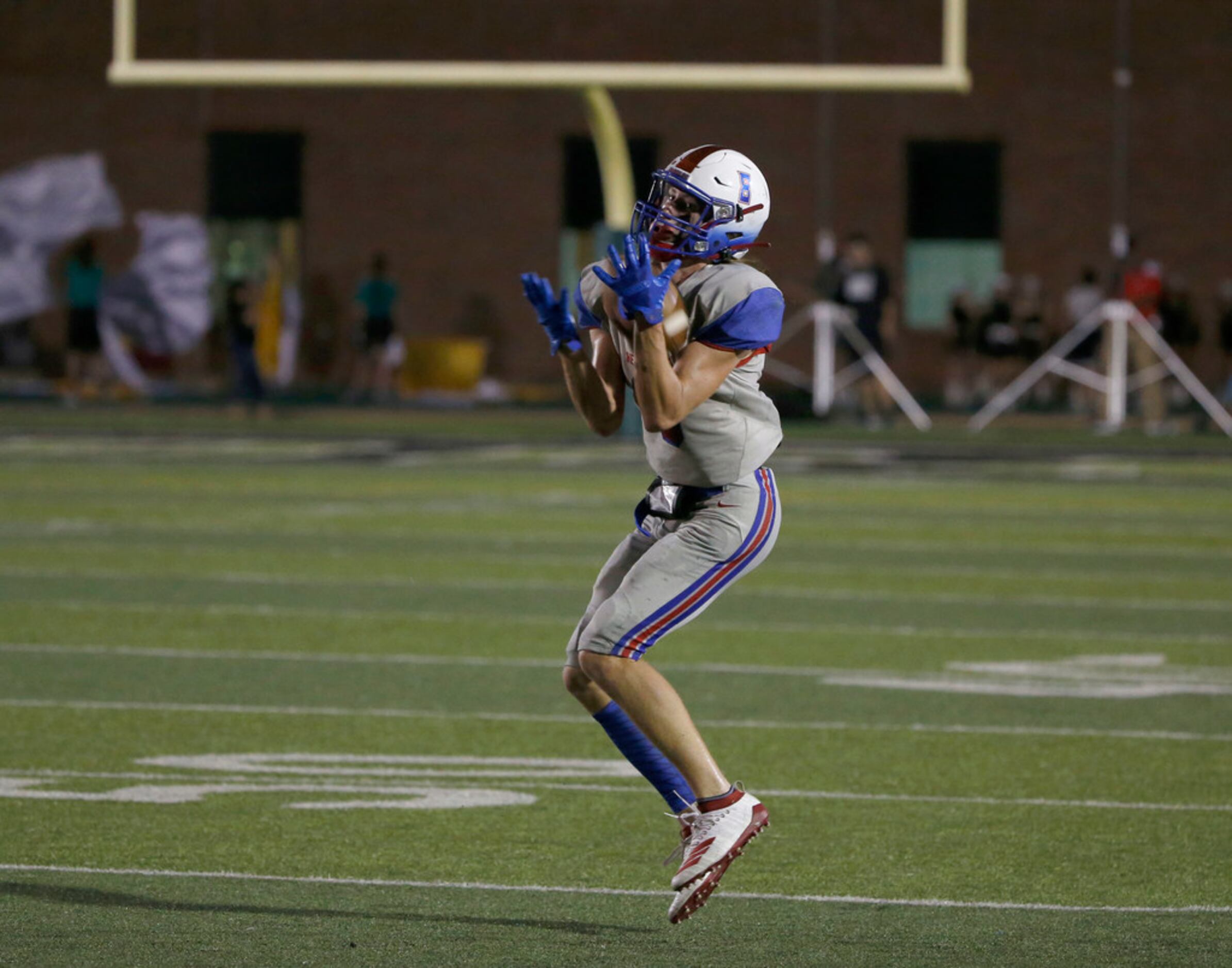 Midlothian Heritage receiver Jay Wilkerson (8) catches a 92 yard touchdown pass against...