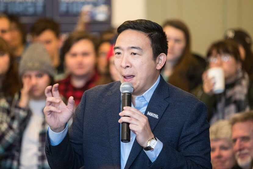 El empresario Andrew Yang abandonó la carrera para la candidatura presidencial del Partido...
