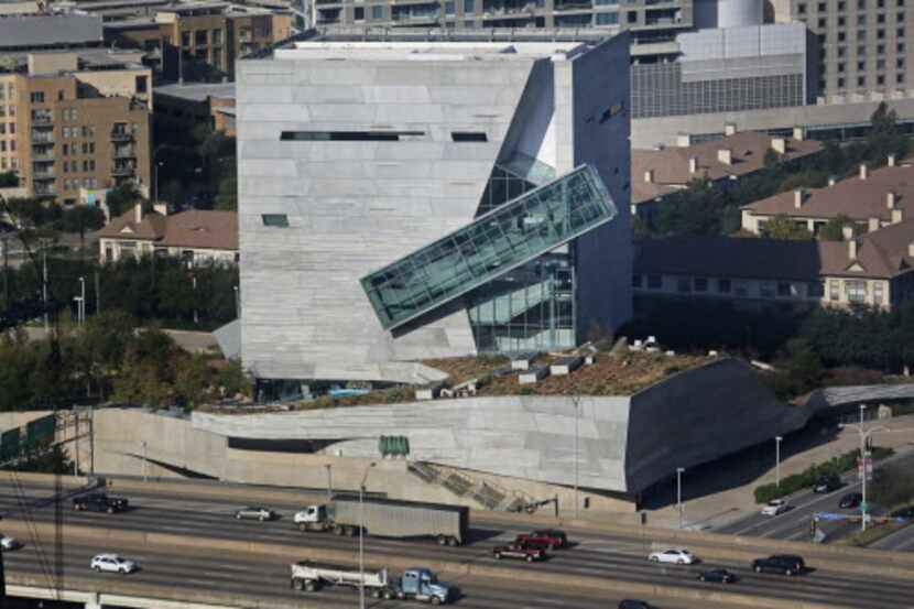 El museo Perot de Ciencias fue cerrado el martes luego de la muerte de uno de sus empleados...