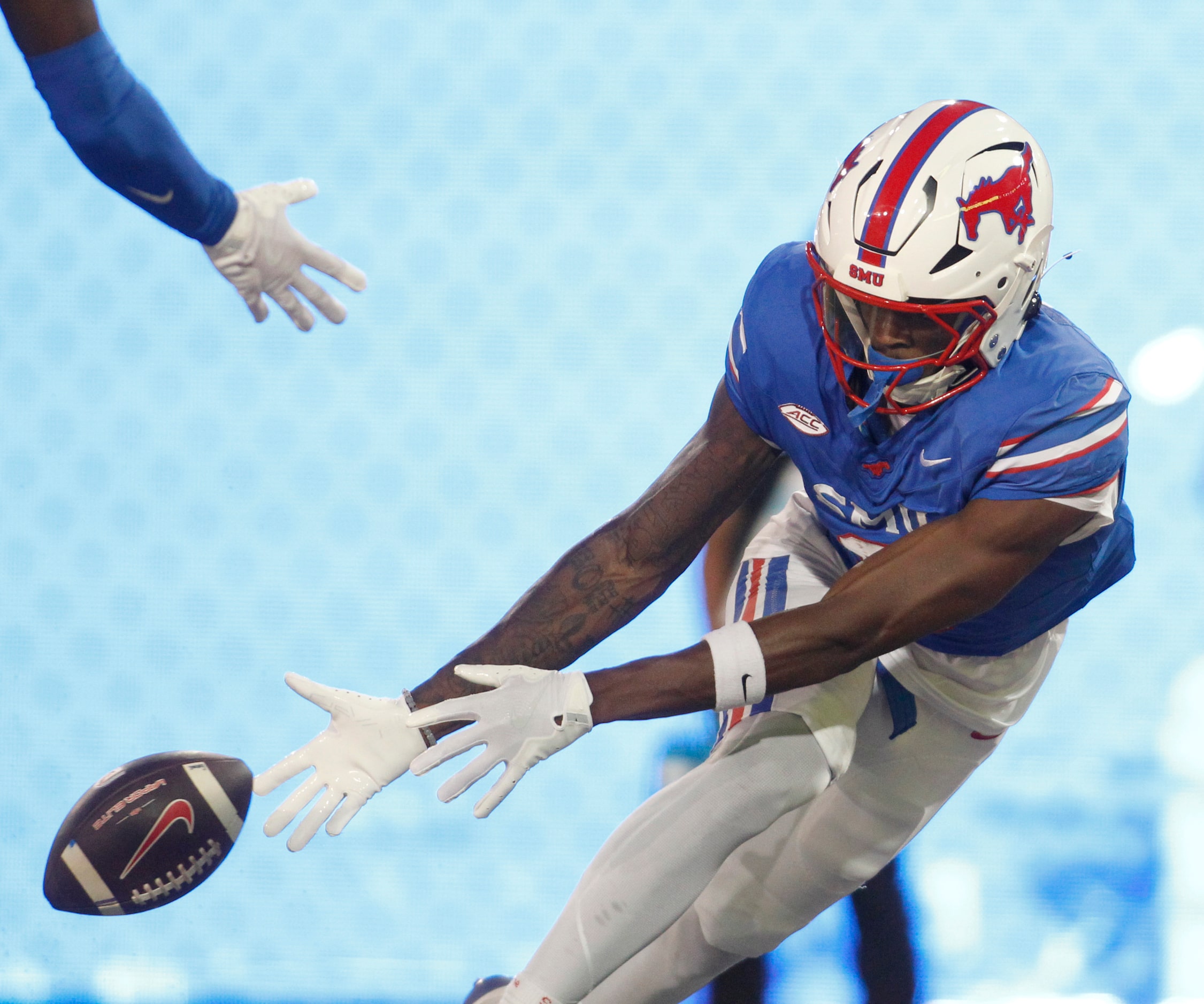 Southern Methodist University receiver Key'Shawn Smith (9) dives to keep a punt from going...