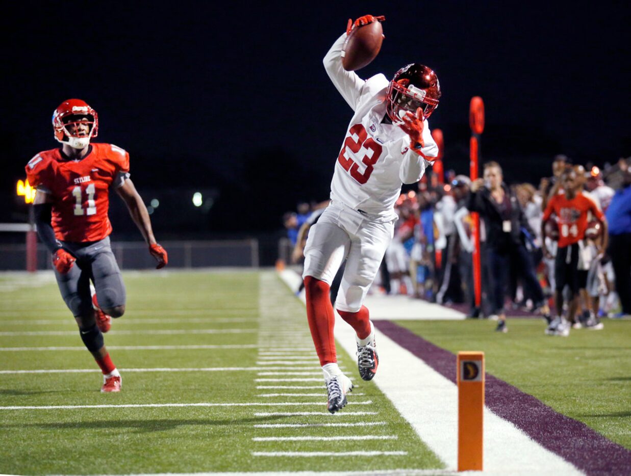 Duncanville wide receiver Marquez Beason (23) tip-toes down the sideline for a touchdown on...