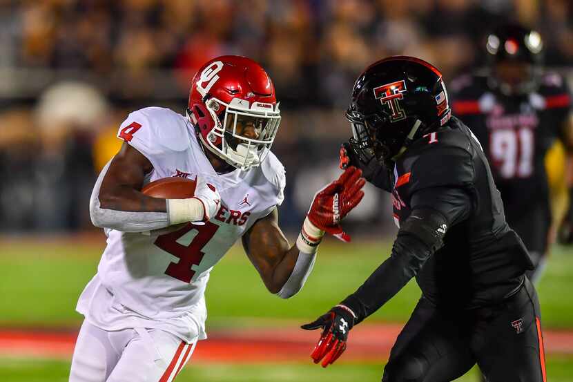 LUBBOCK, TX - NOVEMBER 03: Trey Sermon #4 of the Oklahoma Sooners gets past Jah'Shawn...