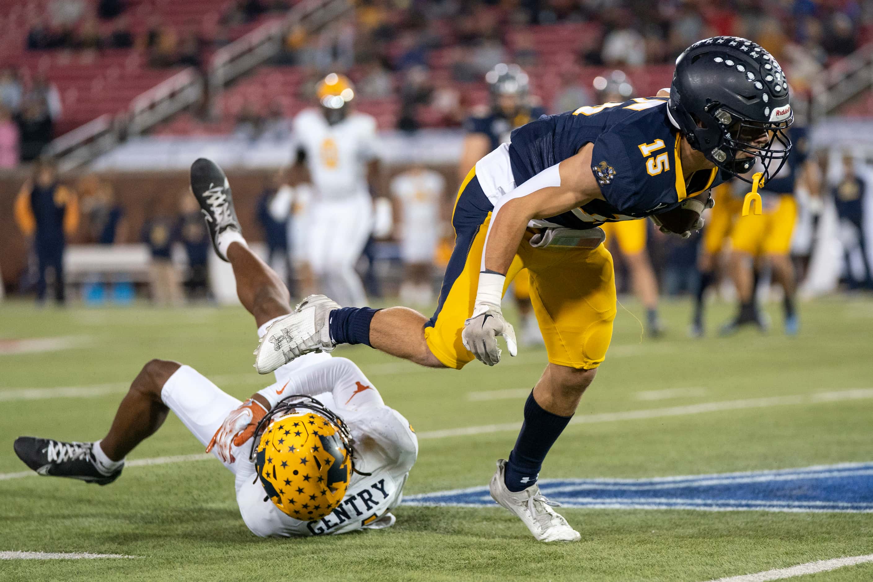 Highland Park junior wide receiver Bryce Laczkowski (15) breaks the tackle of McKinney...