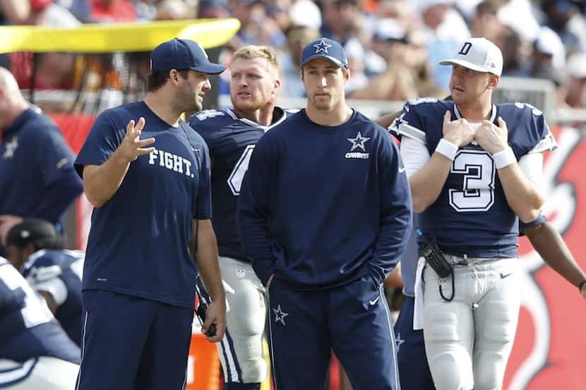 Dallas Cowboys quarterback Tony Romo (9) and Dallas Cowboys outside linebacker Sean Lee (50)...