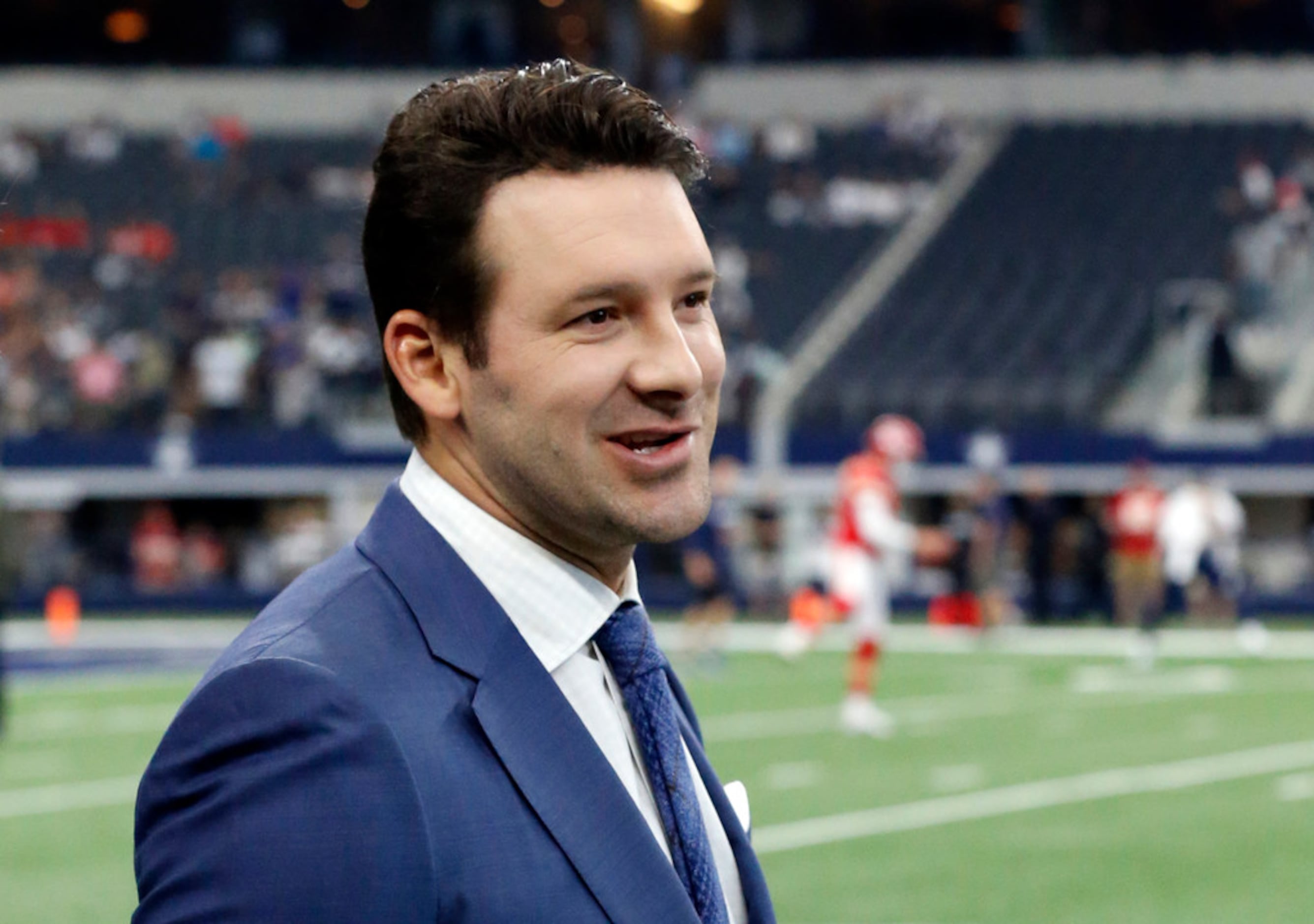 Boomer Esiason fills in for Tony Romo on CBS' Cardinals-Rams broadcast