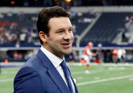 Tony Romo, ahora comentarista de la cadena CBS, aparece en la lista de apostadores que...