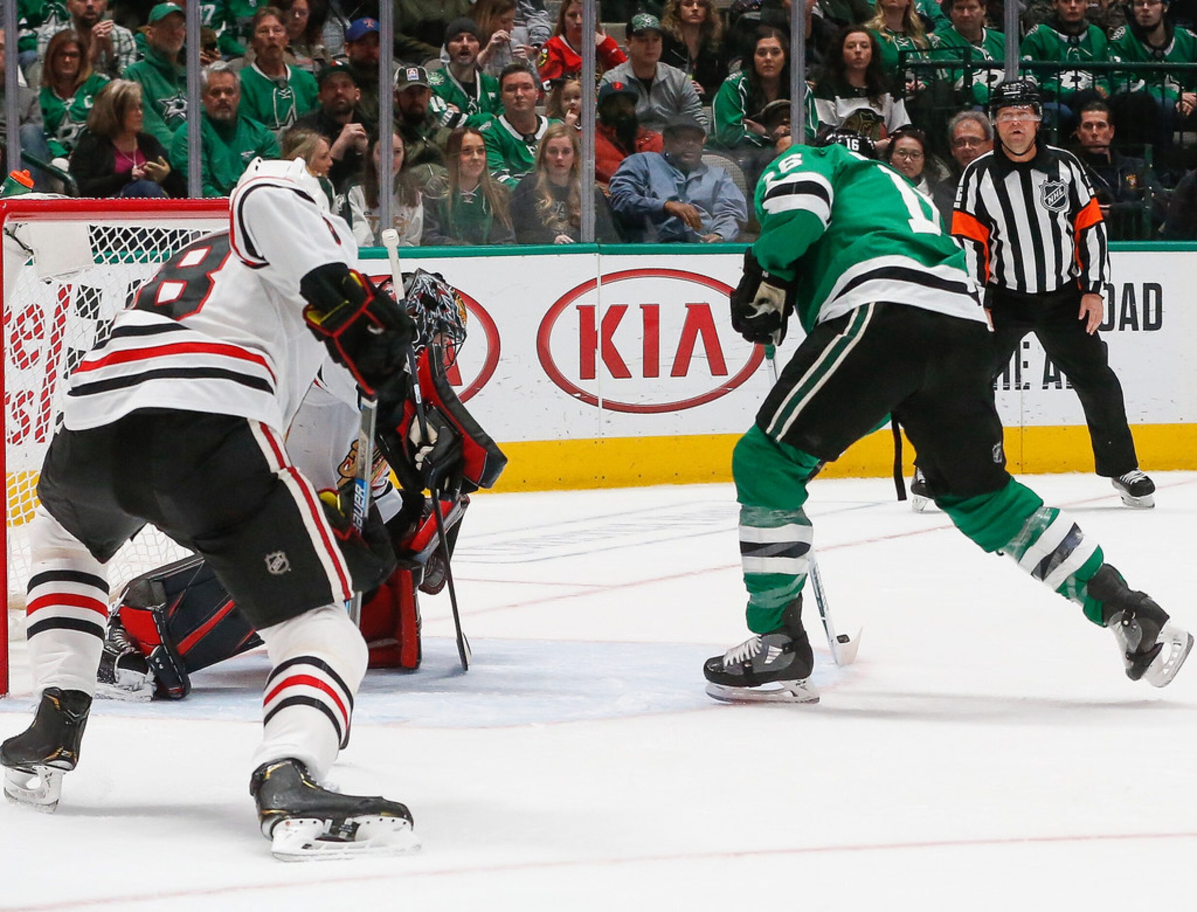 Dallas Stars center Joe Pavelski (16) scores during the first period of an NHL matchup...