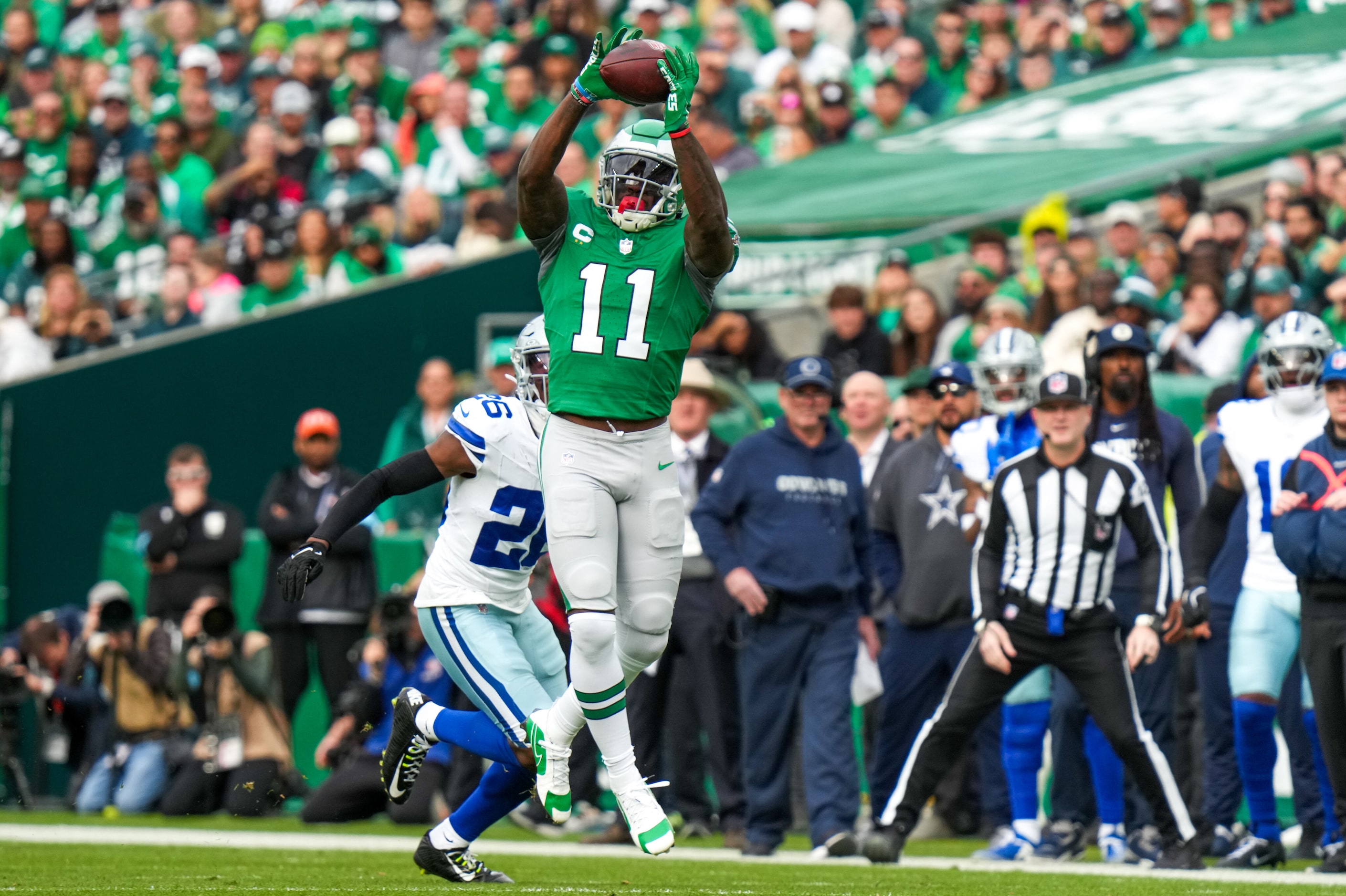 Philadelphia Eagles wide receiver A.J. Brown (11) makes a catch as Dallas Cowboys cornerback...