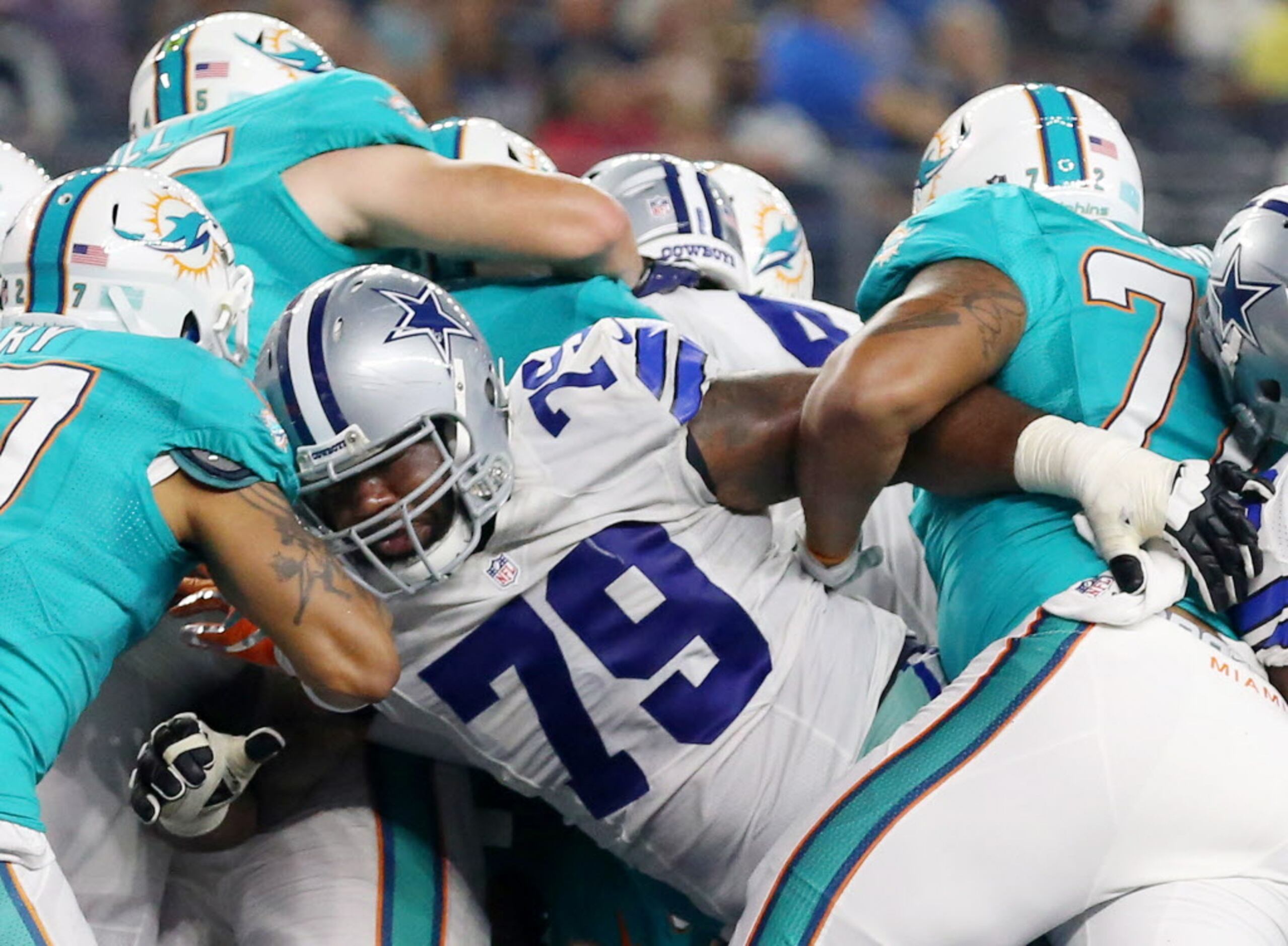 Aug 29, 2015: Dallas Cowboys quarterback Jameill Showers #7 during an NFL  Preseason football game between