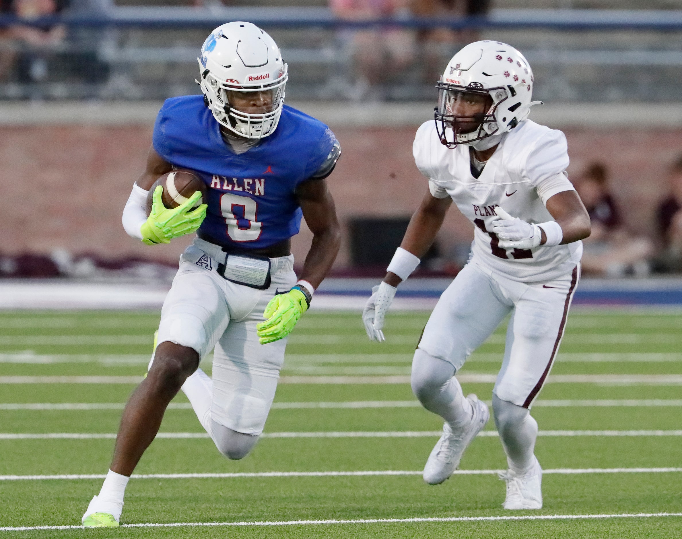 Allen High School wide receiver Donnell Gee (0) runs after the catch next to Plano High...