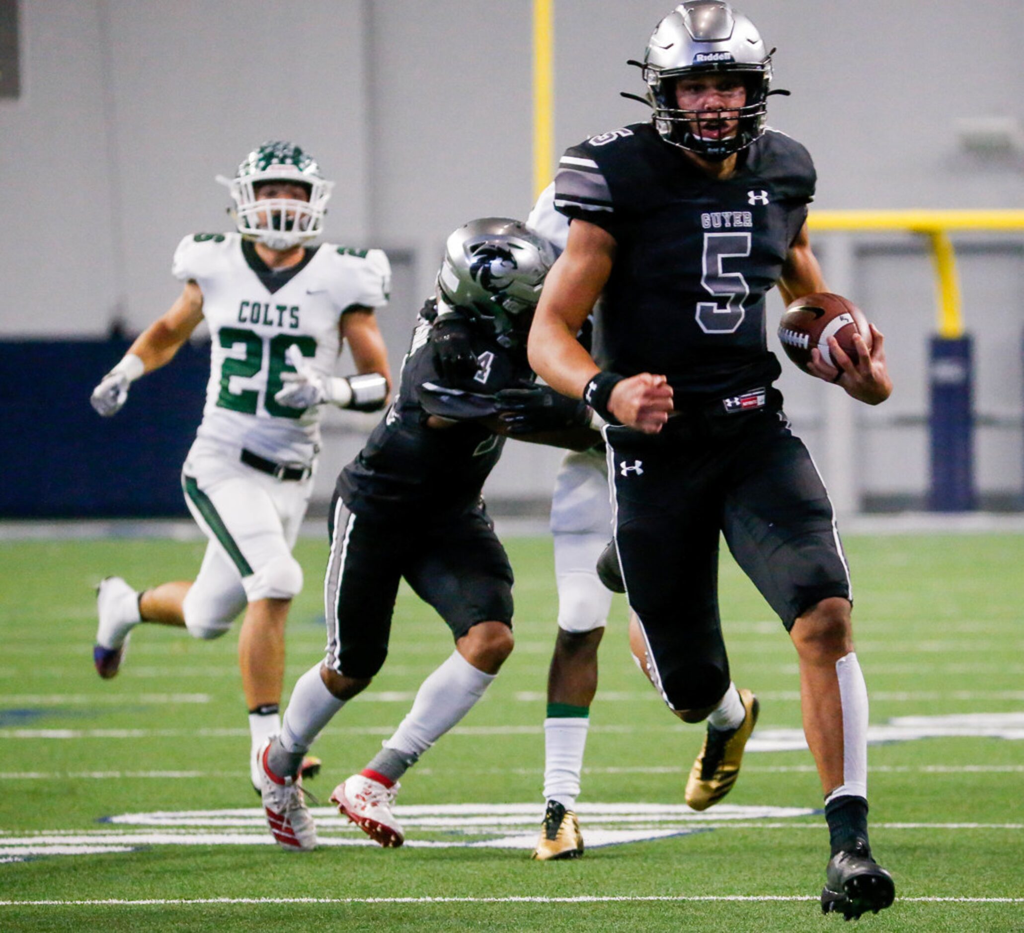 Denton Guyer's quarterback Eli Stowers (5) runs 37 yards for the first touchdown in the...