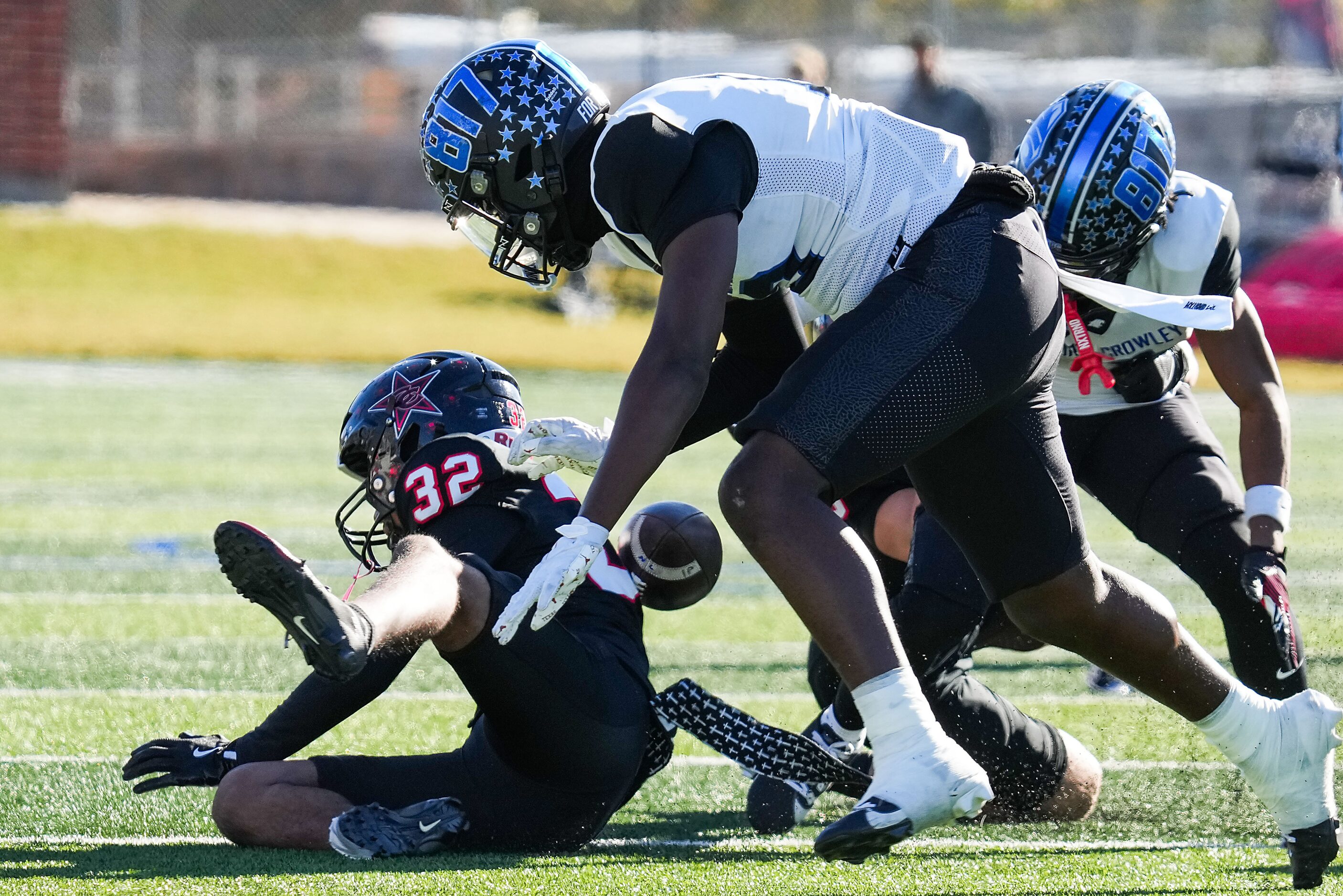 Coppell defensive back Tyree Roberson (32) tries to recover a fumble by North Crowley...