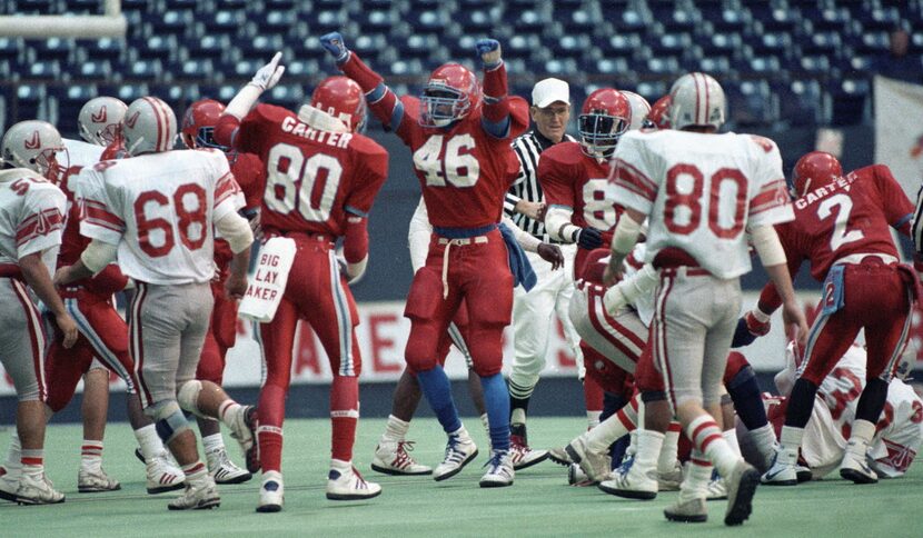 Dec. 17, 1988. Derrick Evans #80, and Jessie Armstead, #46  of Carter High School, celebrate...