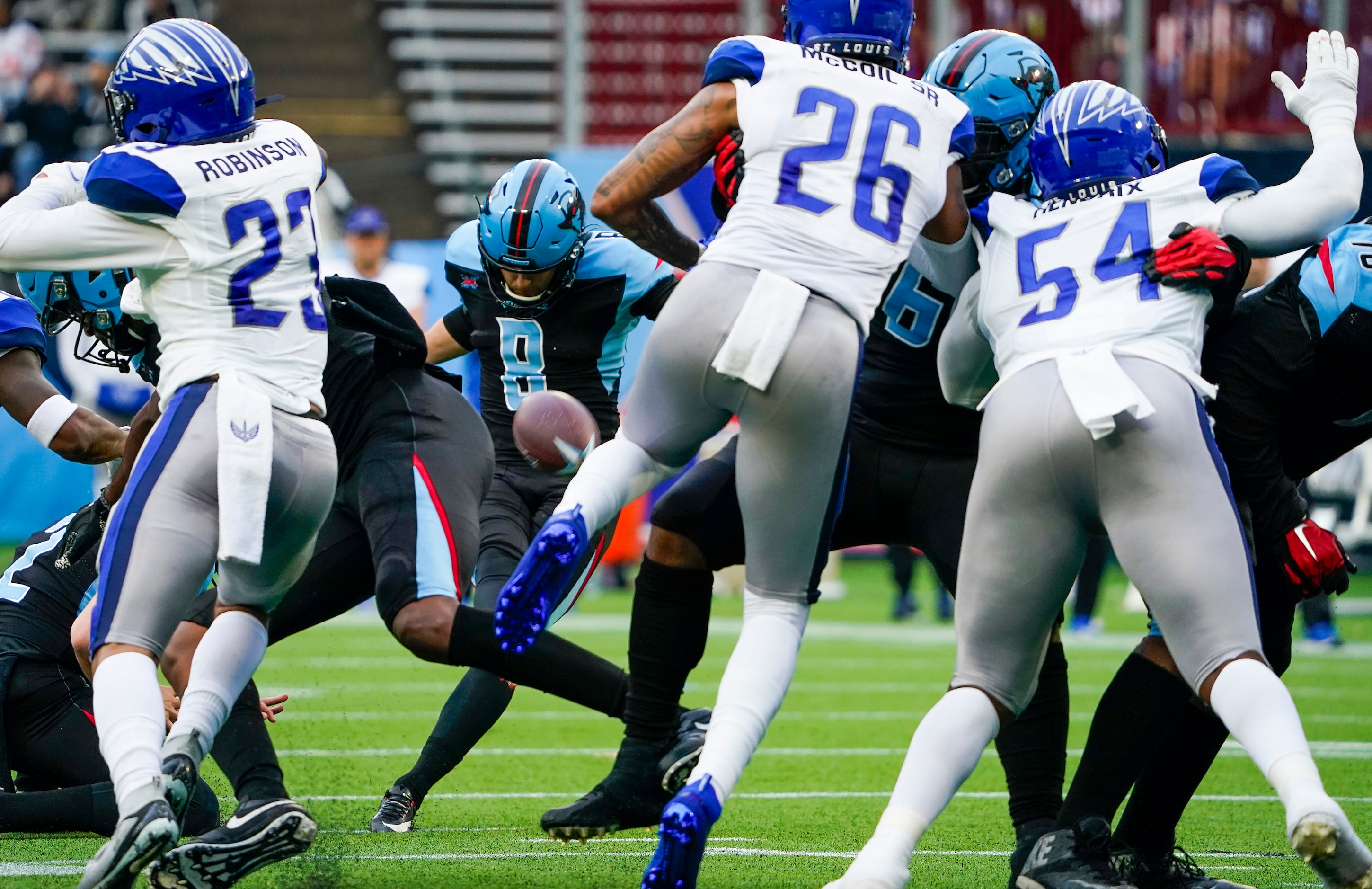 Dallas Renegades kicker Austin MacGinnis (8) connects on a 32-yard field goal for the first...