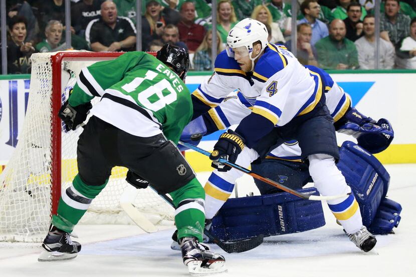 Dallas Stars right wing Patrick Eaves (18) attempts a shot on St. Louis Blues goalie Brian...