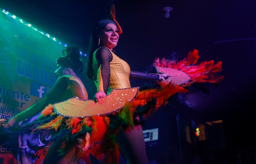 Pablo Diaz “El Farahon” emcees the Farahon Espectáculo at Mariscos Guadalajara in Arlington...