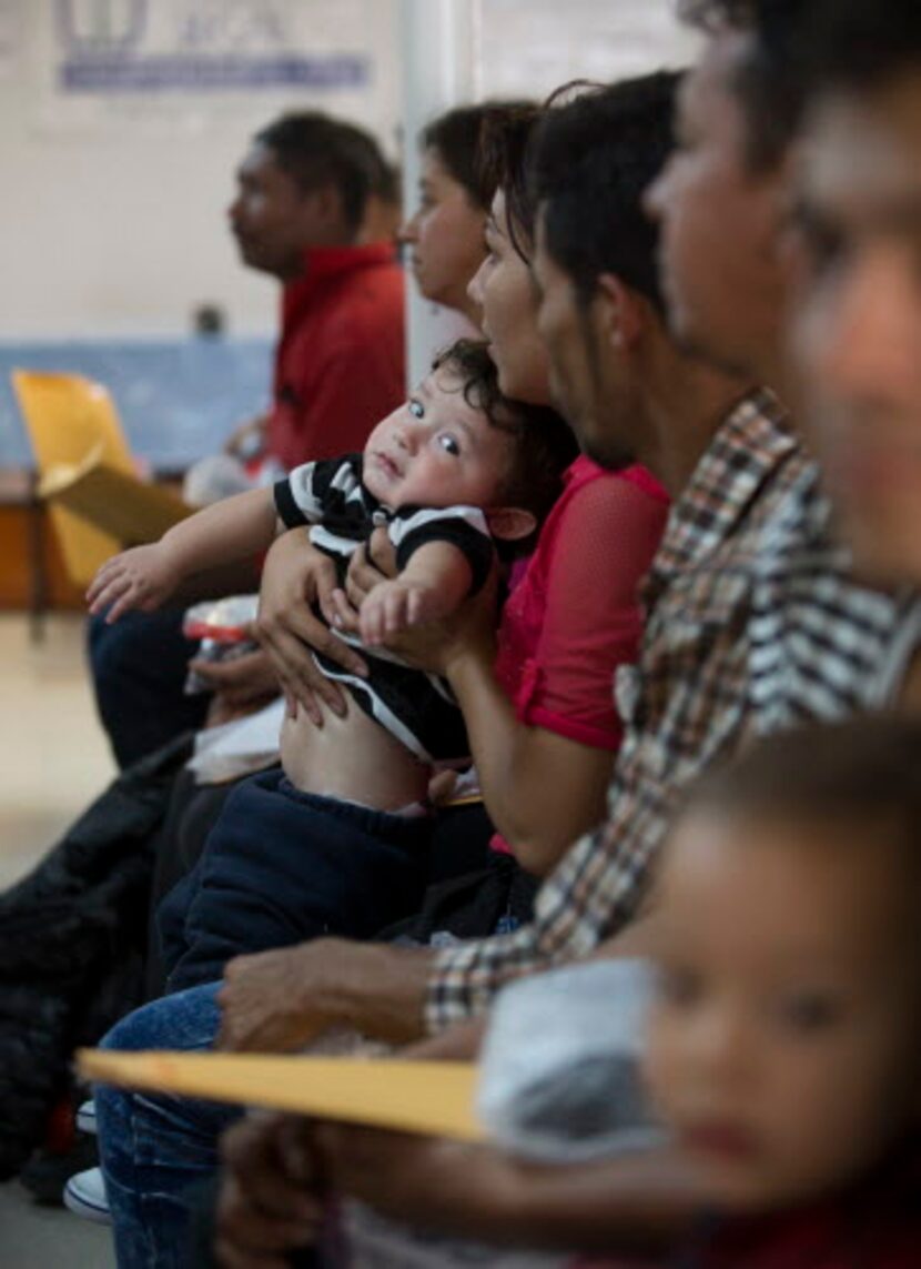 Se calcula que hasta 30 familias son separadas cada día en McCallen. NATHAN HUNSINGER/DMN