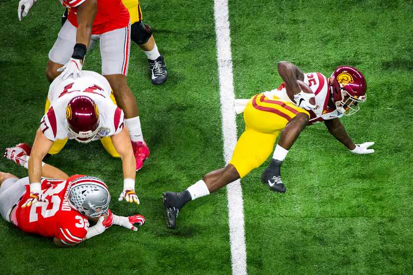 USC running back Ronald Jones II (25) gets past Ohio State linebacker Tuf Borland (32)...