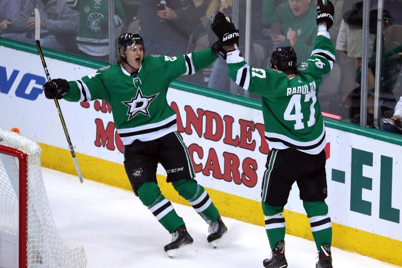 Dallas Stars left wing Roope Hintz (24) celebrates a goal by Dallas Stars right wing...