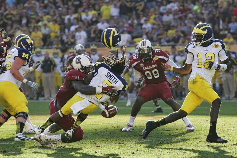 College Football: Outback Bowl: South Carolina Jadeveon Clowney (7) in action, making...