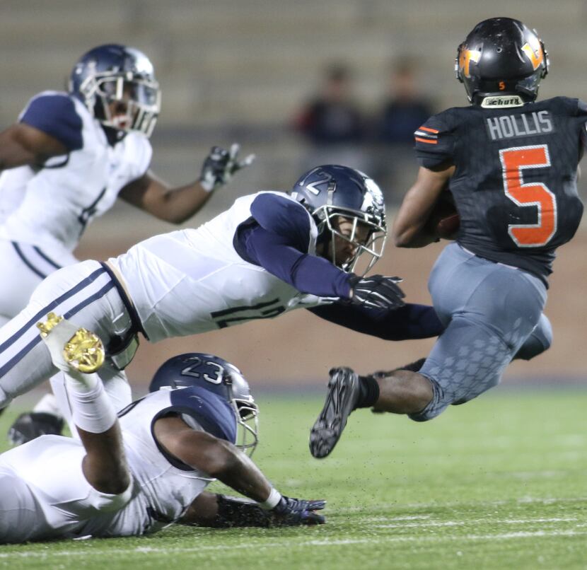 Wylie East linebacker Justin Smith (12) extends to tackle Lancaster running back Jordan...