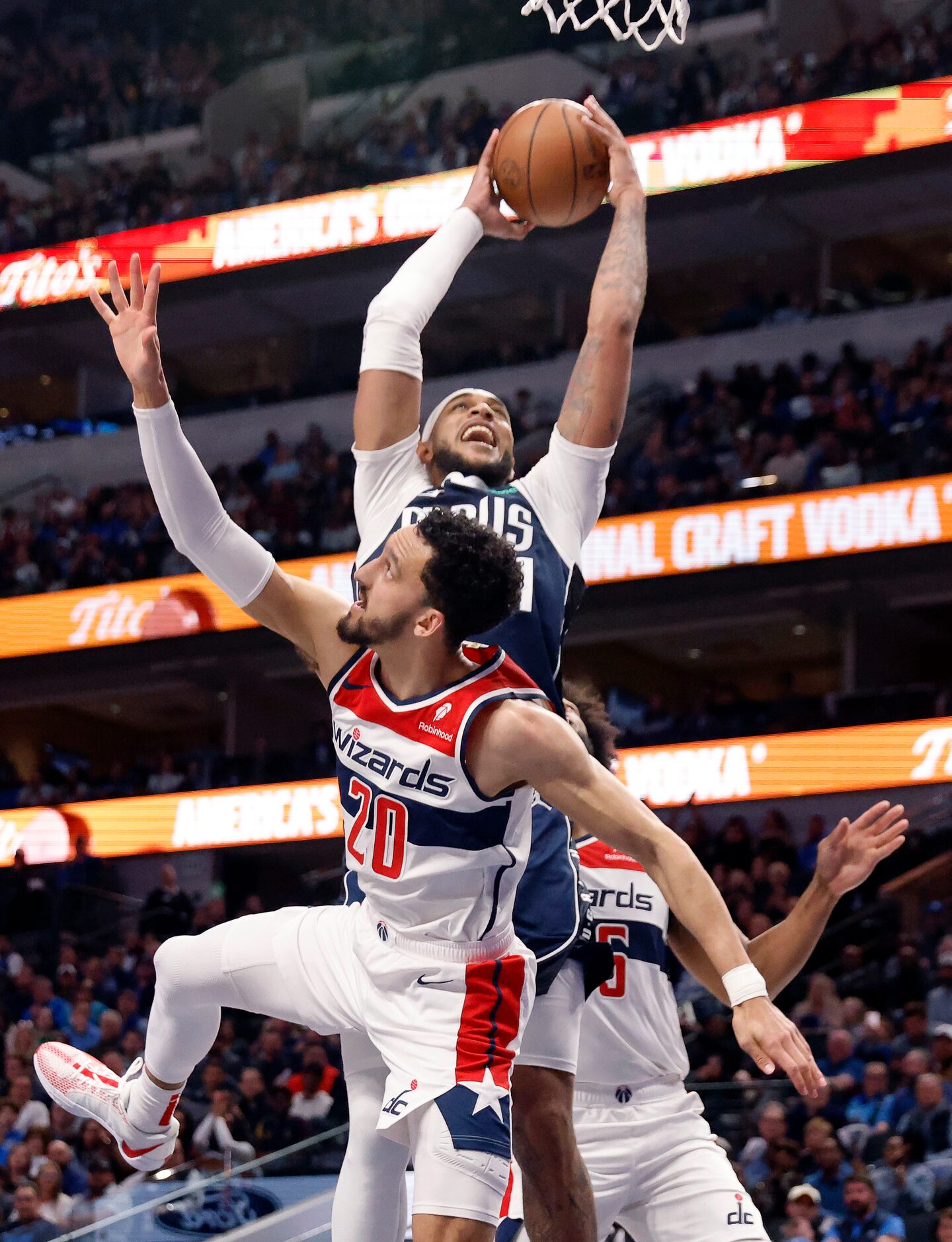 Dallas Mavericks center Daniel Gafford (21) puts up a shot ver Washington Wizards guard...