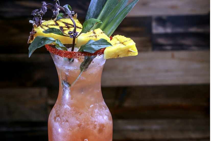 Bloody Mary de piña y jarabe de chipotle.(AGENCIA REFORMA)
